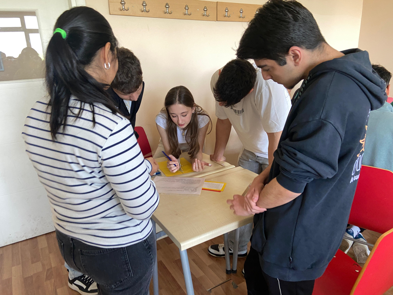 8-Week Activity Series Aimed at Developing English Listening Skills Successfully Completed