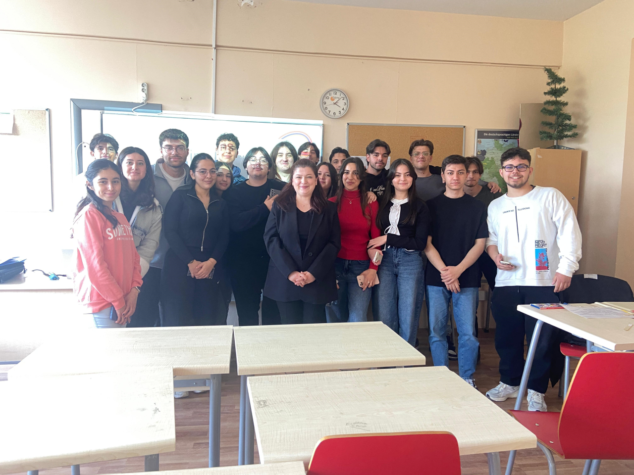 8-Week Activity Series Aimed at Developing English Listening Skills Successfully Completed